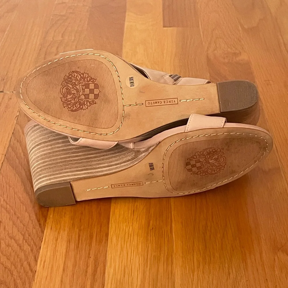 Vince Camuto Lyssia Leather Wedge Heels Open Toe Sandals‎ Tan US 8.5 EU 38.5